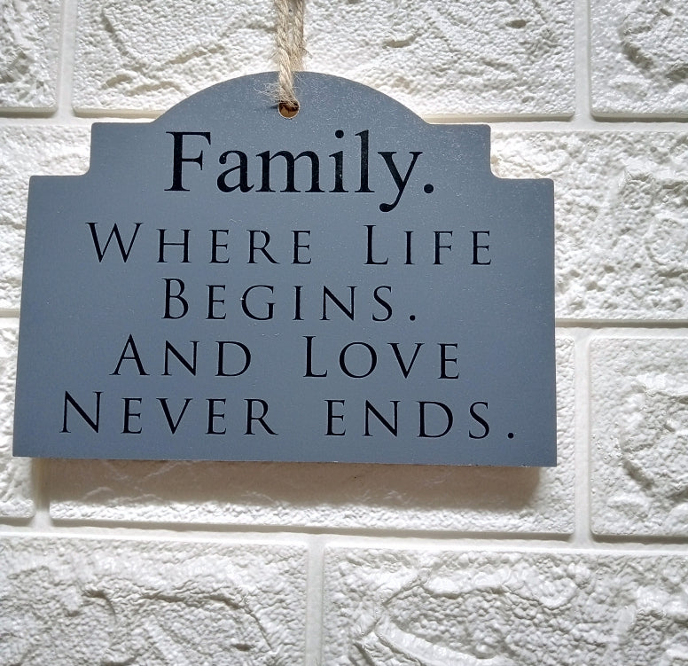 Wall "Family friends" Caption Decor - waseeh.com